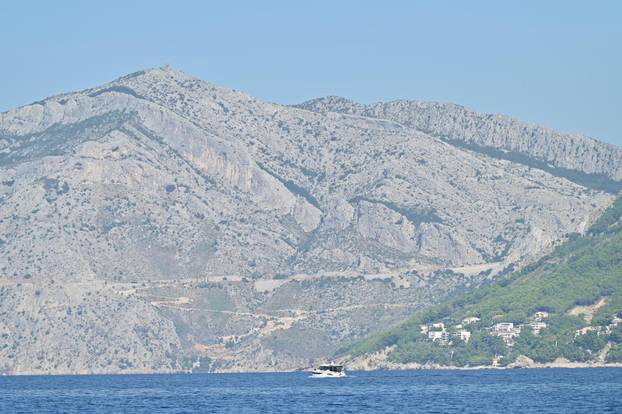 Nastavlja se rušenje bespravno izgrađenih objekata u uvali Vruja