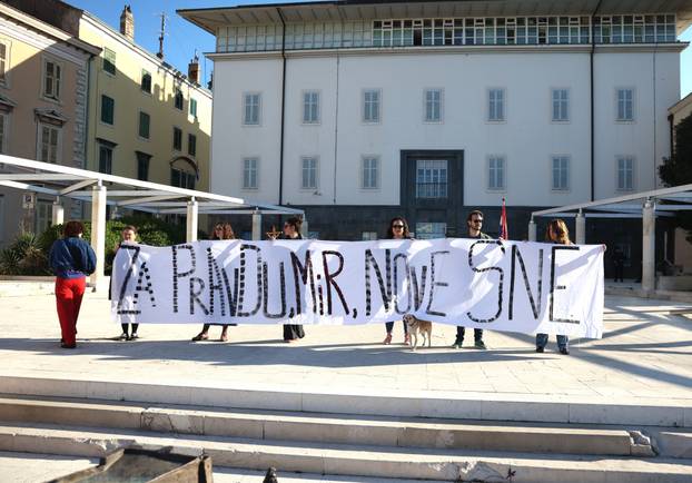 Šibenik:Muški molitelji krunice i protuprosvjednici 