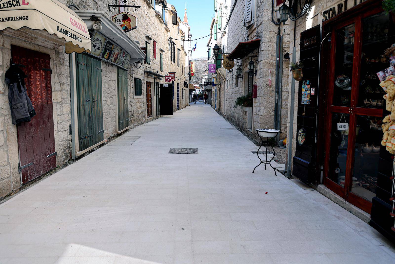 Ulice Trogira popločene novim kamenom iako je grad pod zaštitom UNESCO-a