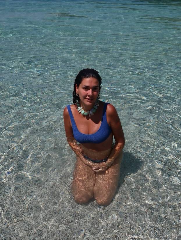 FOTO Sjećate li se 'Šeherezade'? Objavila je fotografije u badiću, pogledajte kako danas izgleda