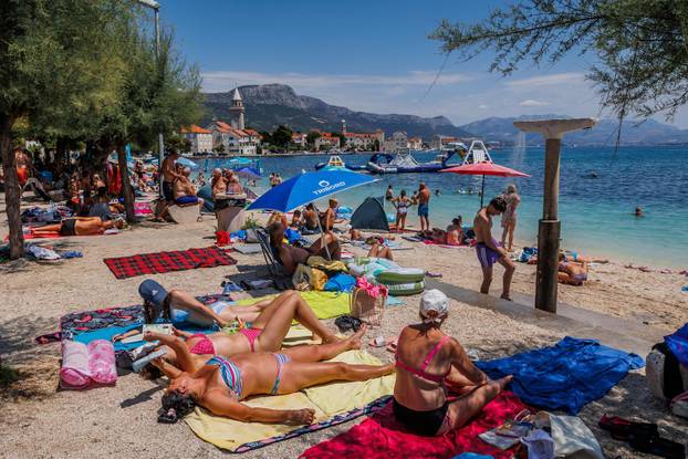 Kaštel Stafilić: Gužva na plaži Gabine
