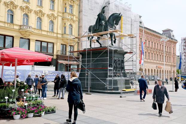 Zagreb: Ban u skelama
