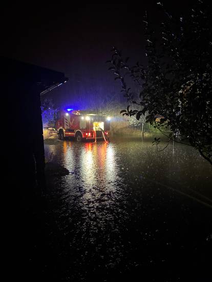 FOTO Sava se izlila iz korita u Zagrebu, Kupa raste i stvara nemile probleme u Karlovcu