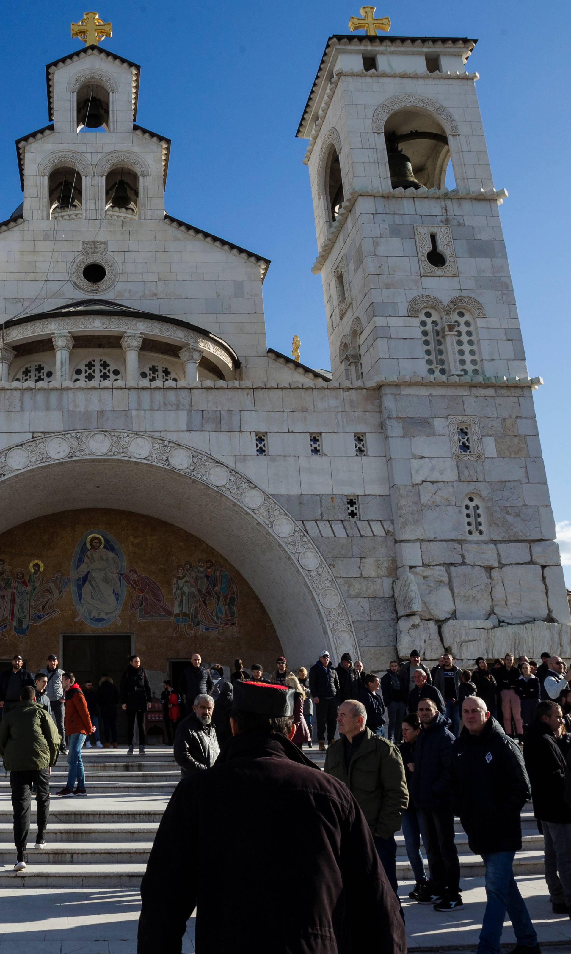 Prosrpski zastupnici zaprijetili nasiljem zbog crkvene imovine