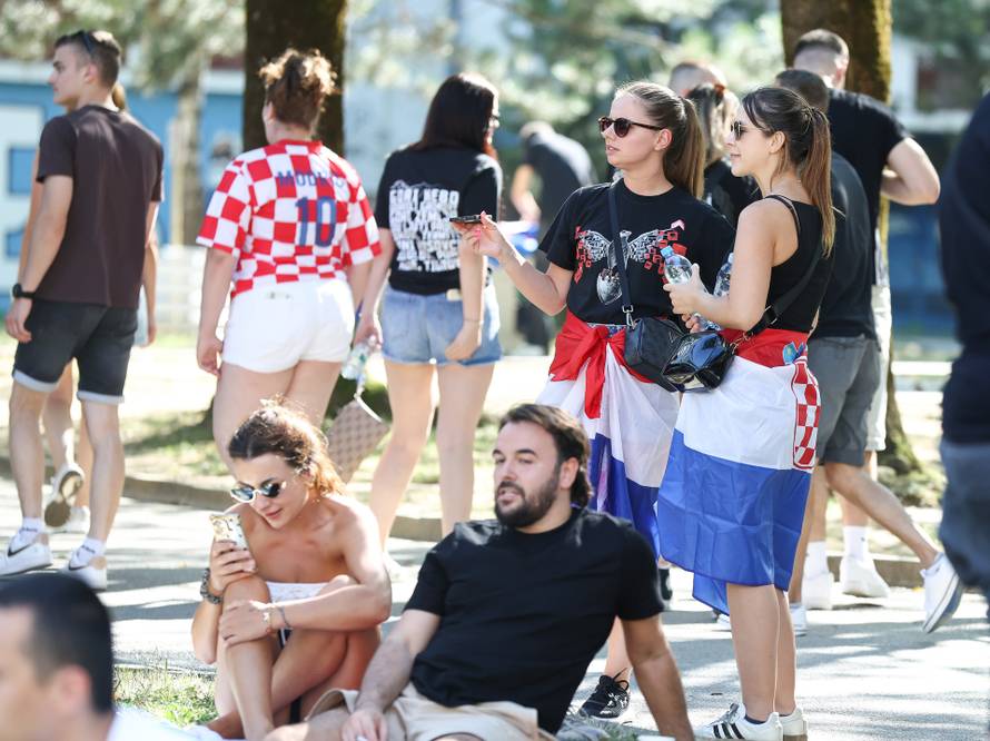 Fanovi se okupljaju u Zaprešiću uoči Thompsonova koncerta