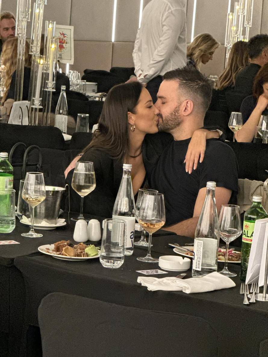 Beograd: Aleksandra i Filip Živojinović razmjenjuju nježnosti na promociji novih proizvoda kompanije "Lady B" Lepe Brene