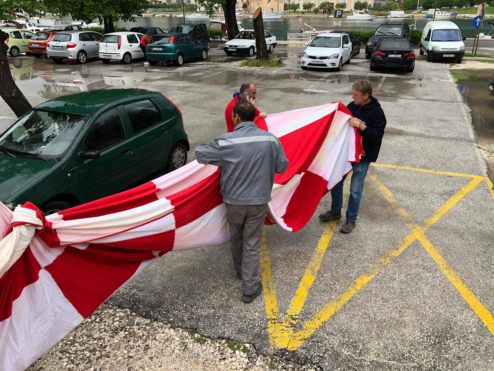 Karte prodaje i kapetan! 'Nema spavanja dok se sve ne sredi!'