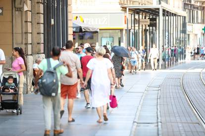 FOTO Vrućine ispraznile Zagreb. Turisti spavaju po livadama, a svi se osvježavaju i na zdencima