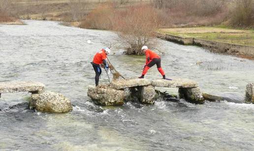 Pao vodostaj rijeke Cetine i našli su tijelo muškarca