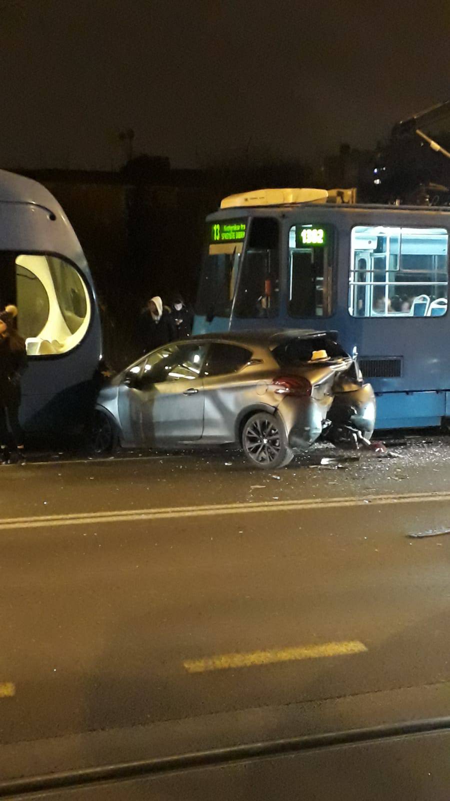 Sudarila se dva tramvaja i dva automobila, nema ozlijeđenih