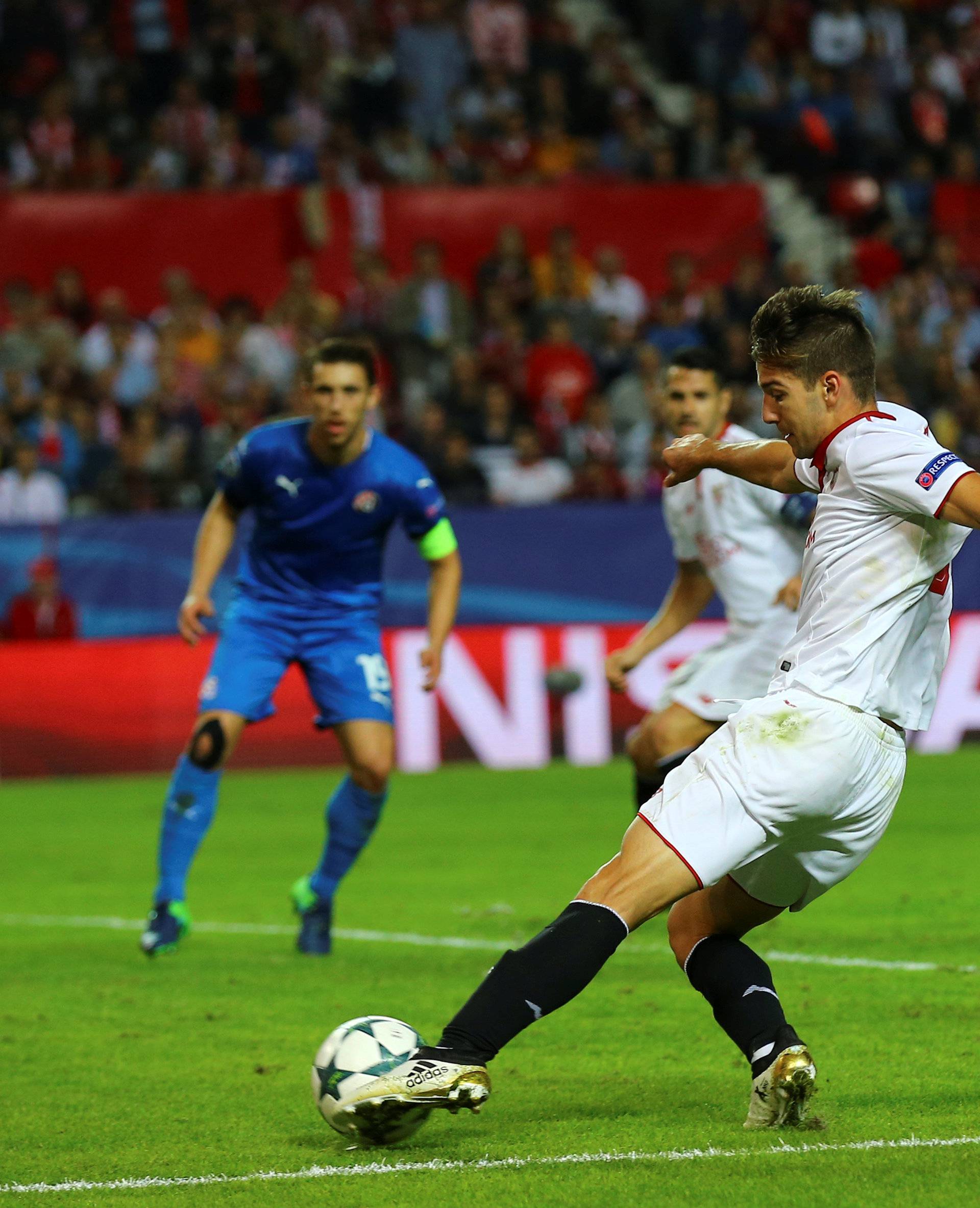 Sevilla v Dinamo Zagreb - Champions League