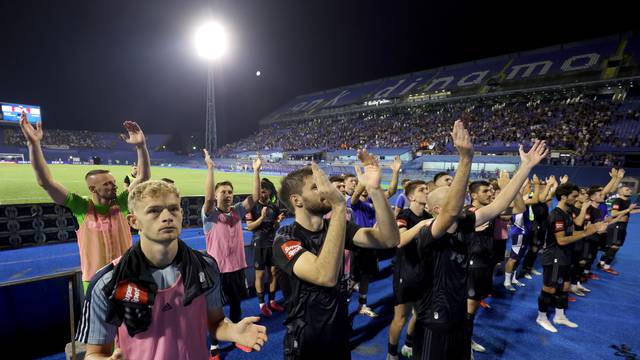 Nogometaši Dinama pozdravili su navijače nakon pobjede nad Rijekom