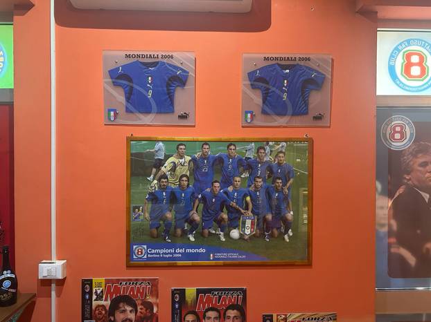 FOTO Bili smo u luksuznoj kući Gattusovih: Dresovi, trofeji i neobičan poklon usred sobe