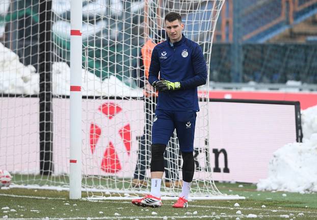 Zagrijavanje nogometaša uoči početka utakmice 23. kola SuperSport HNL-a između Varaždina i Dinama