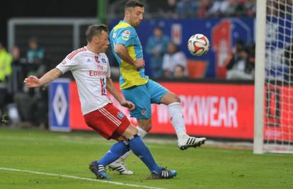 Nesretan Olićev debi za HSV, remi Borussije i začelje tablice