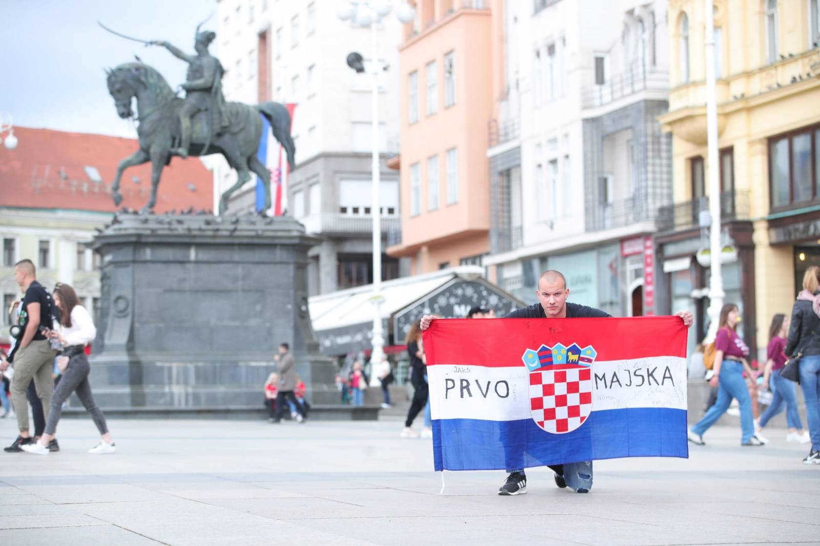 Unatoč zabrani učenici se na Trgu bana Jelačića okupljaju za norijadu