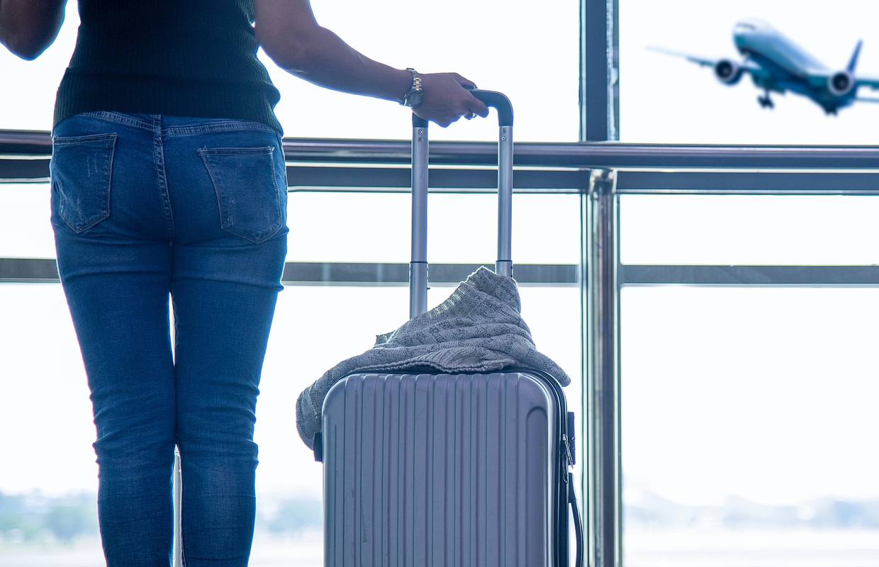 Zaraženi koronom otputovali na Havaje, uhitili ih na aerodromu