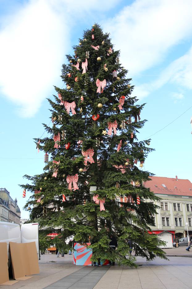 Posljednje pripreme za otvaranje Adventa u Zagrebu