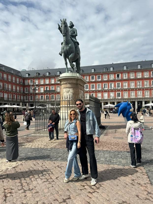 FOTO Pala pusa, a onda i sve ostalo! Maja i Šime nikad bliži na novoj romantičnoj destinaciji