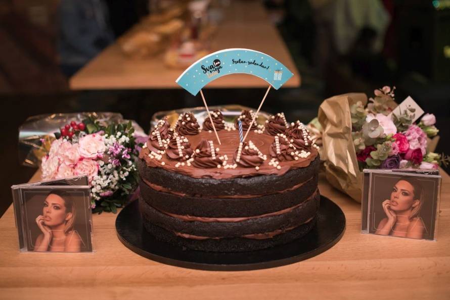 Lea Mijatović sinoć je ponosno predstavila prvi solo album