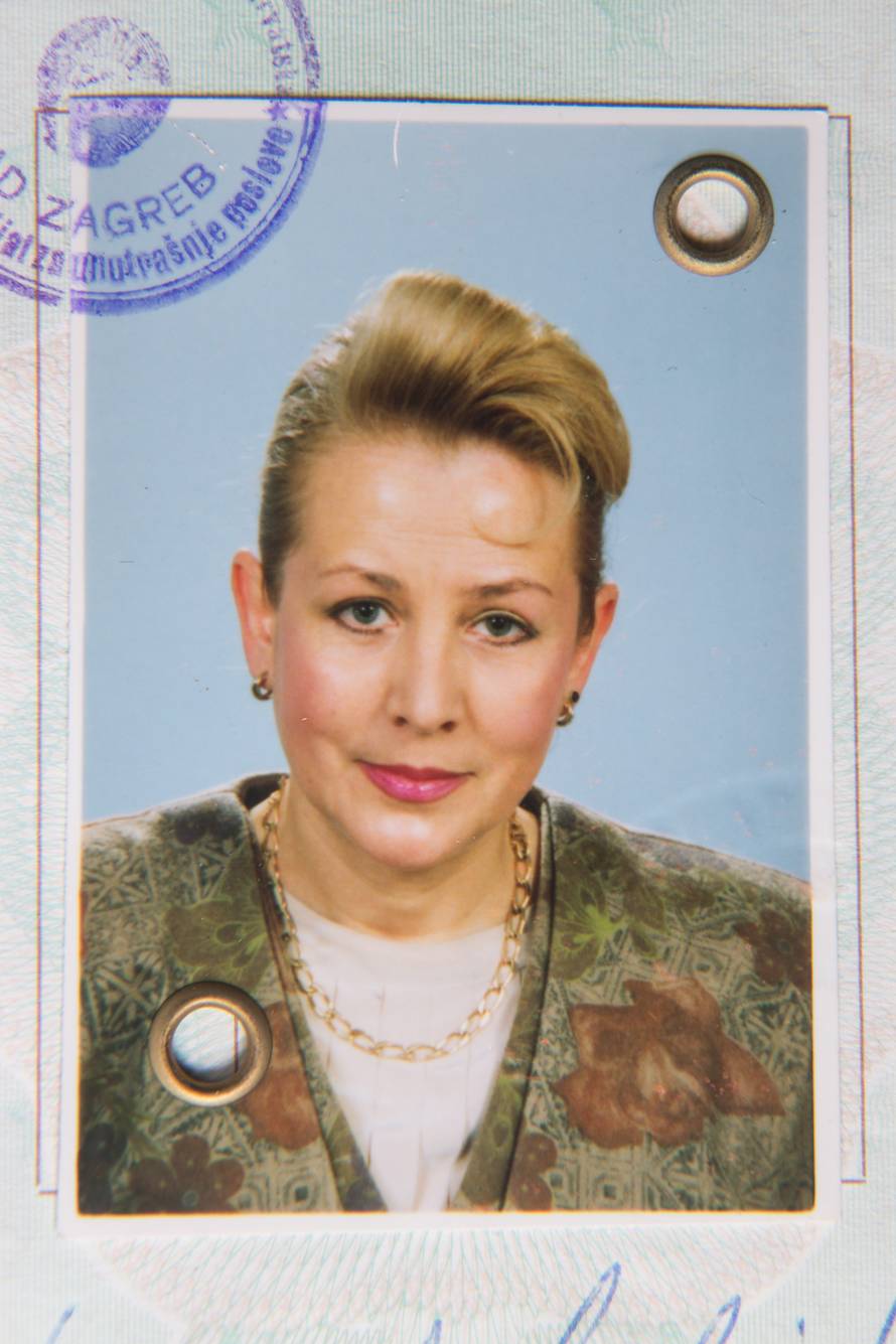 Zagreb: Presnimke fotografija s osobnih dokumenata Ksenije Urli?i?