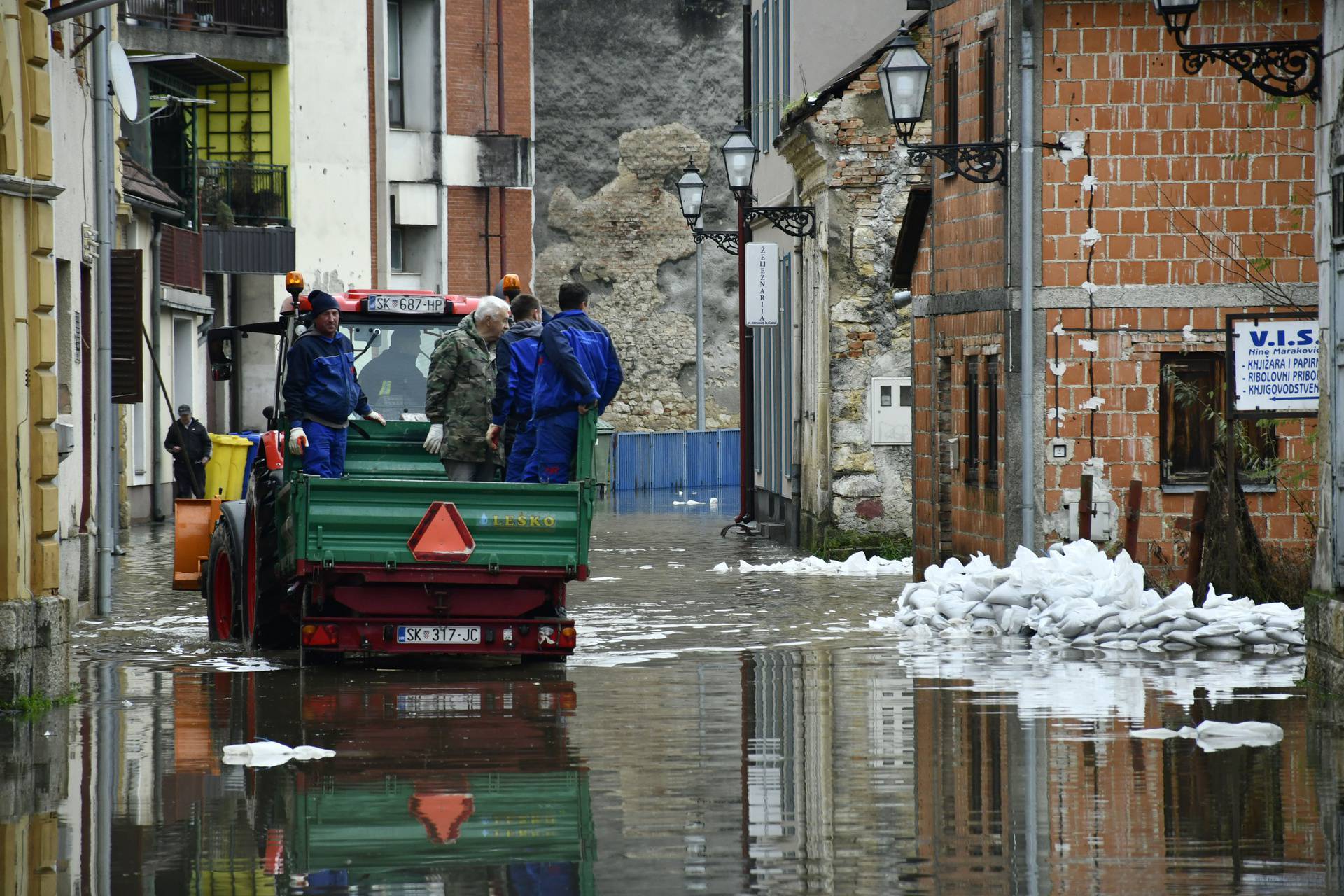 Dio Hrvatske Kostajnice pod vodom, izlila se rijeka Una