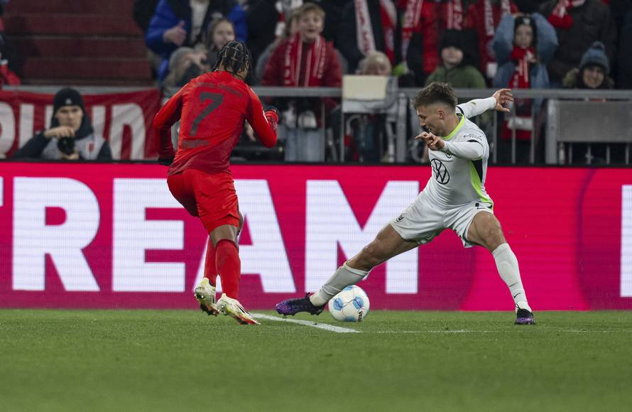 GER, FC Bayern Muenchen vs. VfL Wolfsburg, Fussball, Bundesliga, 18. Spieltag, Spielzeit 2024/2025, 18.01.2025.