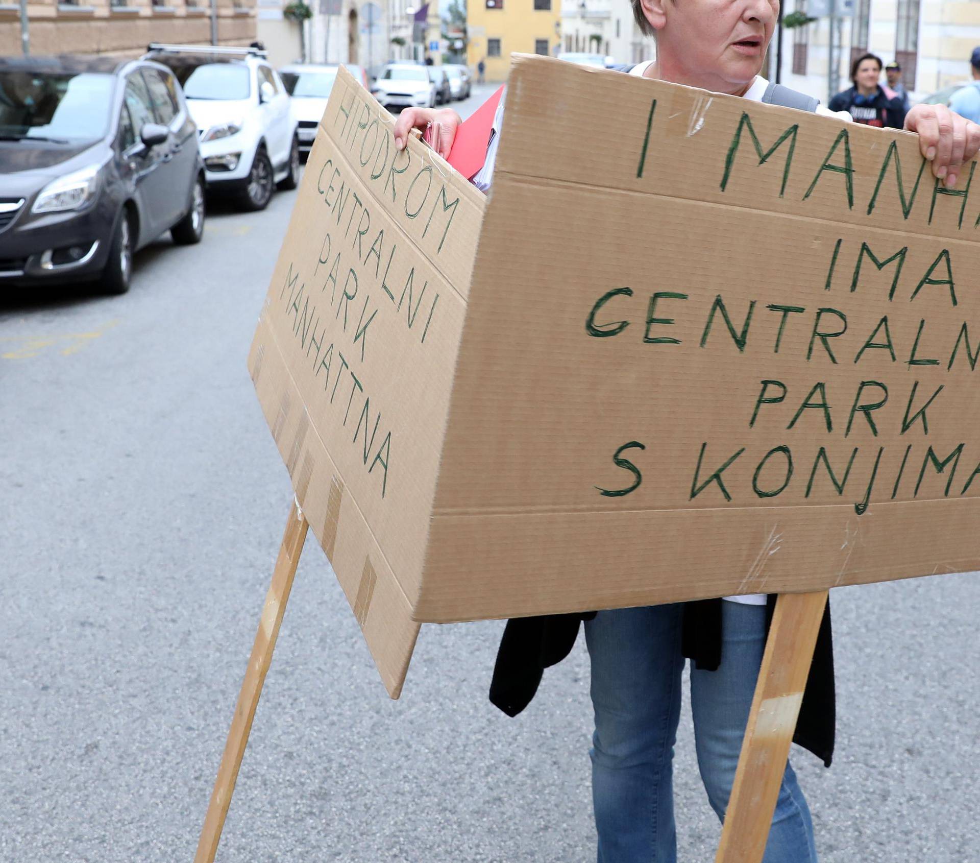 Protestni skup protiv novog prijedloga GUP-a ispred skupštine Grada Zagreba