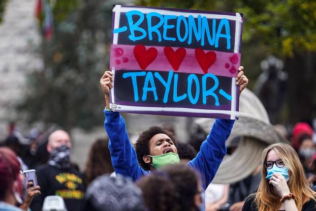 People react to the grand jury finding in the Breonna Taylor shooting
