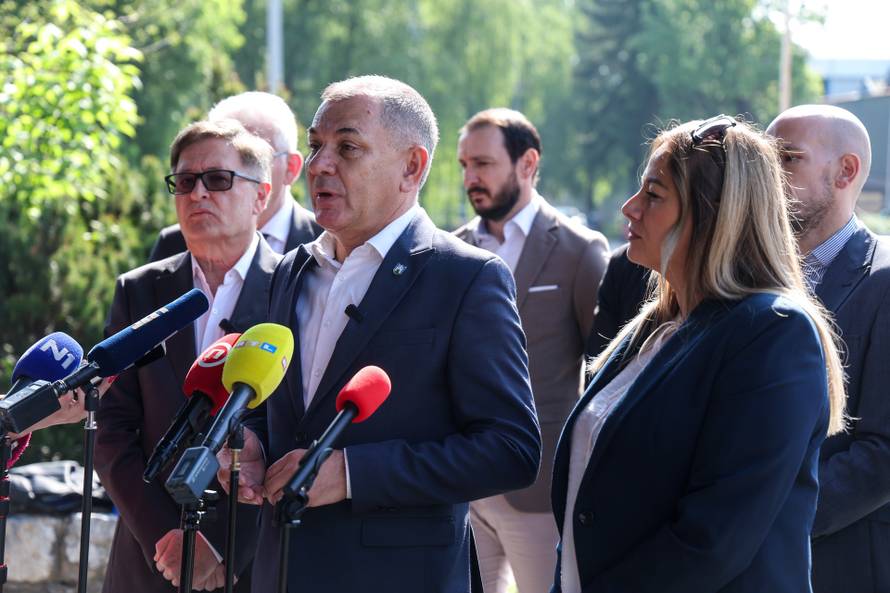 Ivica Lovrić predao potpise za kandidaturu za gradonačelnika Zagreba