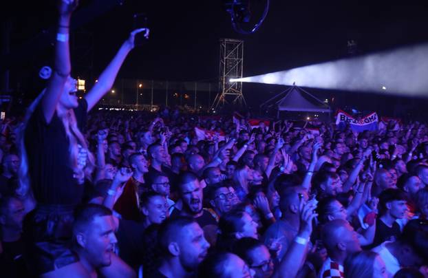 Dugopolje: Thompson održao koncert na prepunom stadionu Hrvatskih vitezova