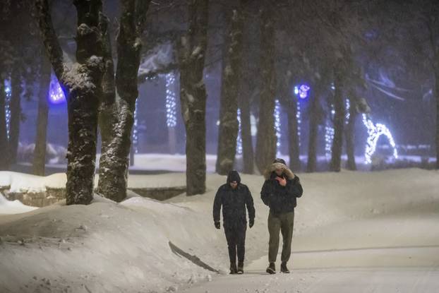 Snježni ugođaj u Gračacu
