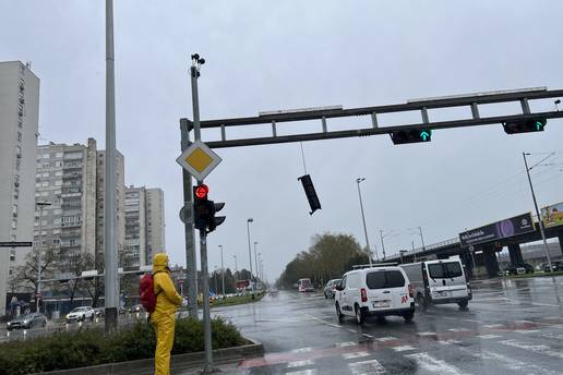 APOKALIPSA U ZAGREBU Otkazali nastavu. Udari vjetra 120 kilometara na sat!