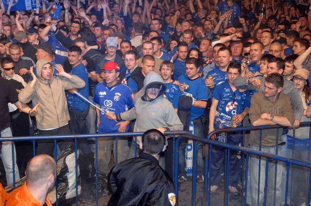 ARHIVA - Nogometaši Dinama na Trgu bana Jelačića s navijačima proslavili naslov prvaka Hrvatske, 19.05.2007.