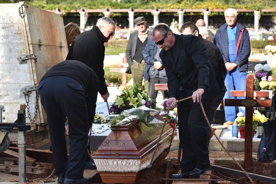Pokopali 'Bracu': 'Sinu je naglo pozlilo na putu, u bolnici je...'