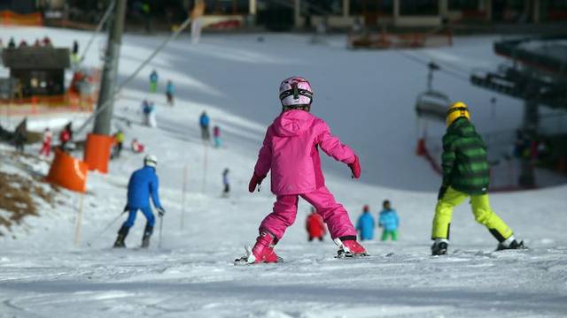 Pravo na izostanak: Bogati na skije, a ostali u školske klupe