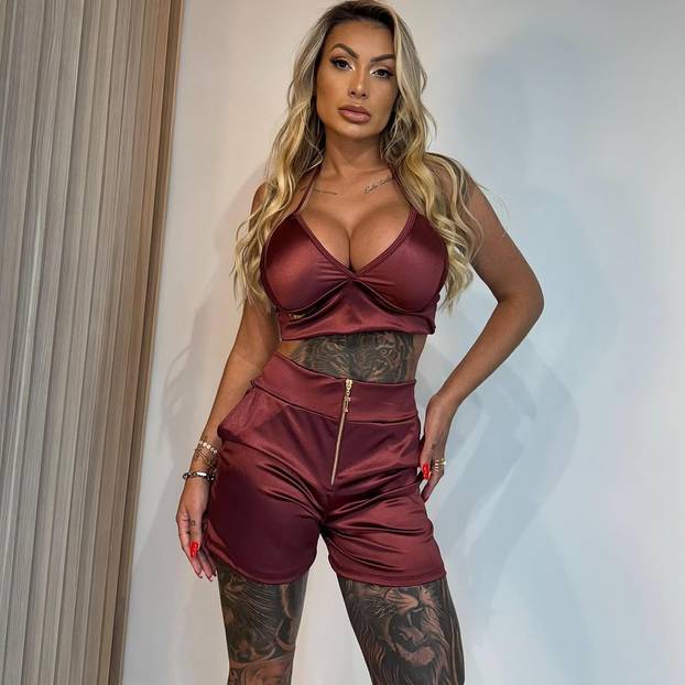 BIZARNO Miss BumBum mužu darovala lančić u kojem je kap njene menstruacije. I to nije sve