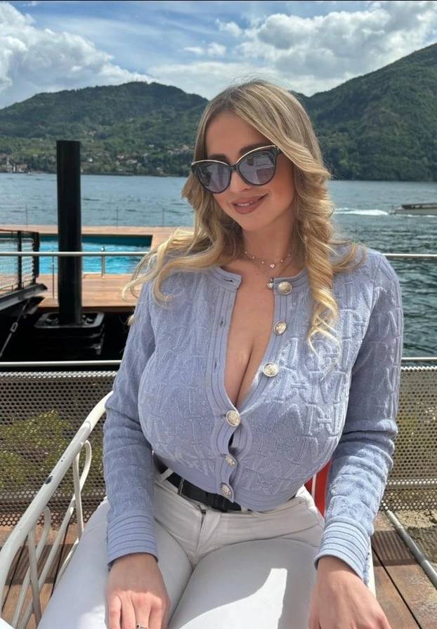 FOTO Govore joj da nije REALna: Zbog zanosne Marije se vrpolje sugovornici dok ih intervjuira