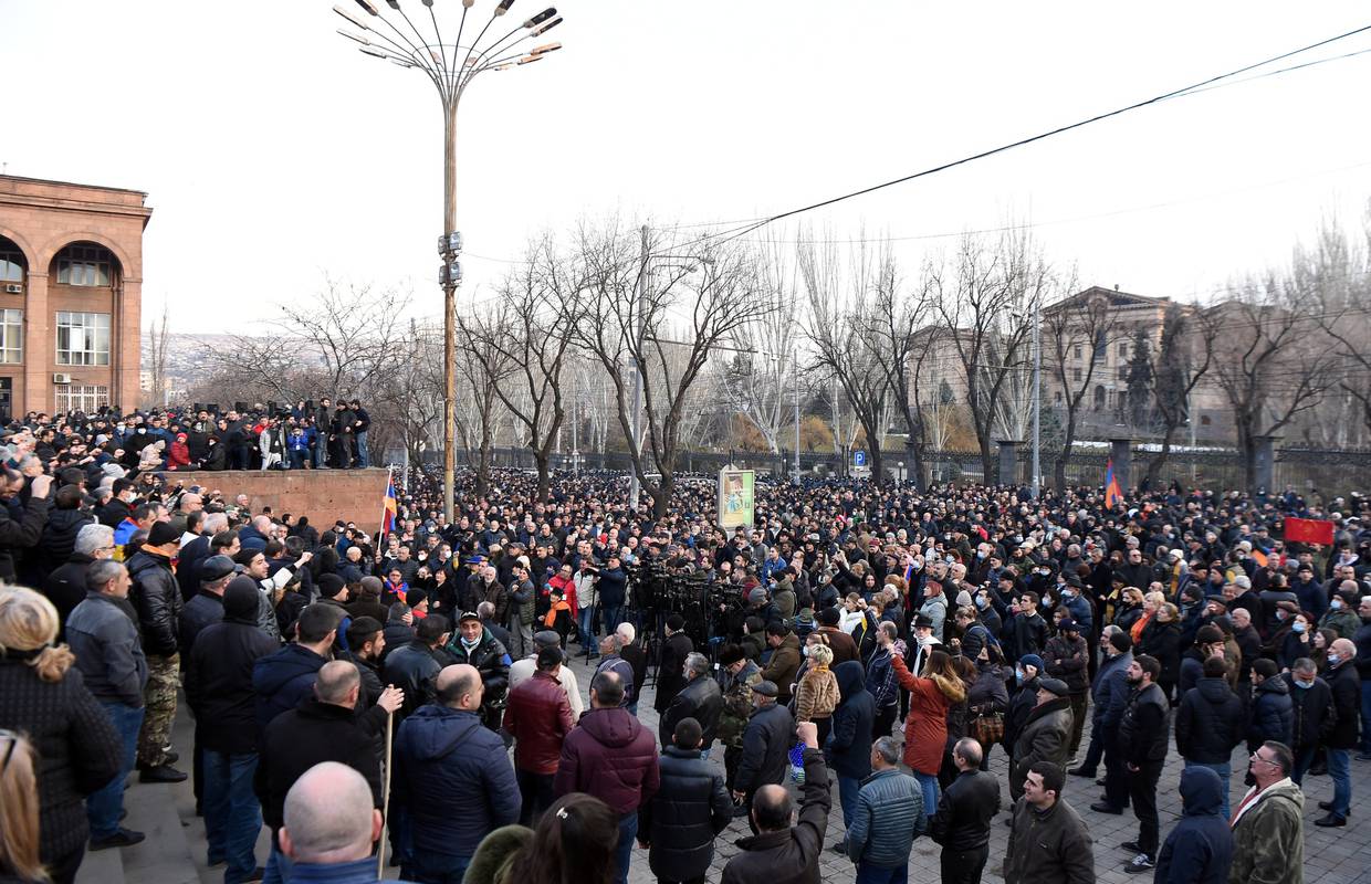 Armenski premijer Pašinjan predat će ostavku u travnju