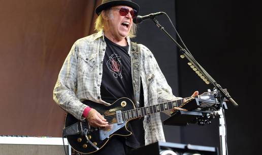 Neil Young zatražio da uklone svu njegovu glazbu sa Spotifya: 'Vi i Joe Rogan širite fake news'