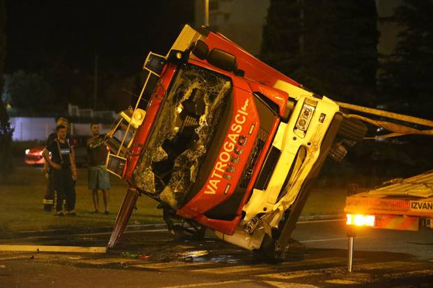 Split: Vatrogasno vozilo sudarilo se s kombijem, troje ljudi ozlijeÄeno