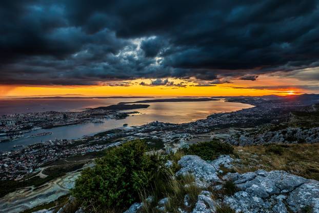 Kozjak: Zalazak sunca promatran sa vrha Sv. Jure 