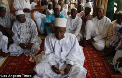 Svećenik ima 107 supruga i svaku seksualno zadovoljava