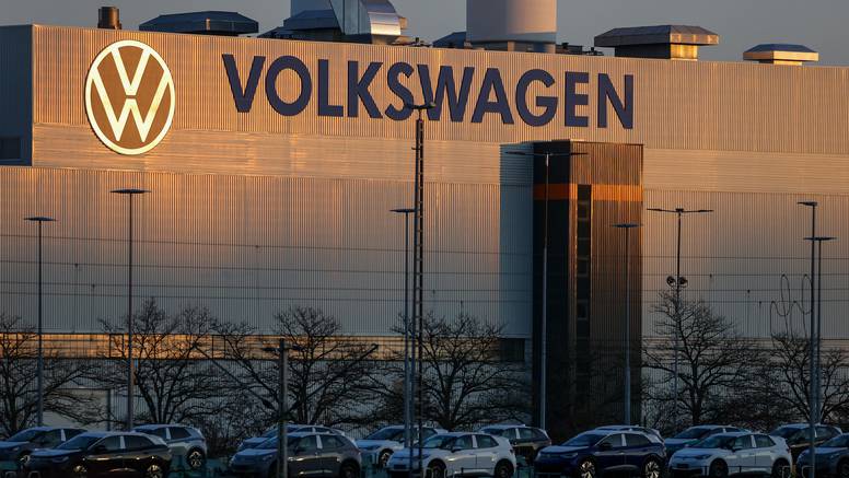 VW povlači 38 tisuća auta zbog problema s papučicom kočnice