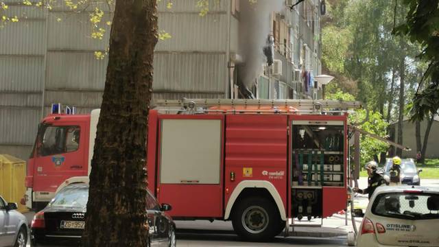 Remetinečki Gaj: Izbio požar u stanu, spašeno je troje ljudi...