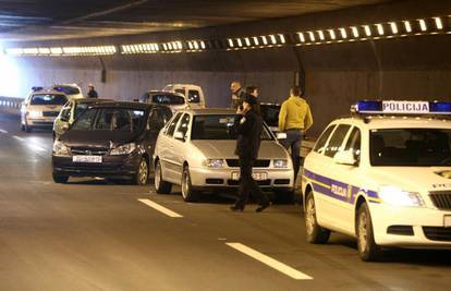 Zagreb: U podvožnjaku se sudarilo desetak vozila