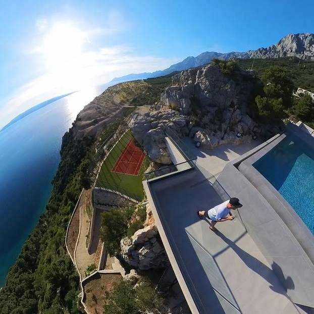 FOTO Vila u Makarskoj 'izranja' iz stijene, a pogled oduzima dah