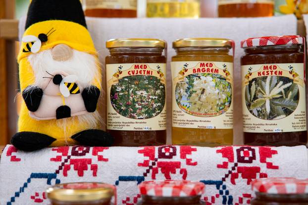 Zagreb: Manifestacija "100% Zagorsko" na Europskom trgu