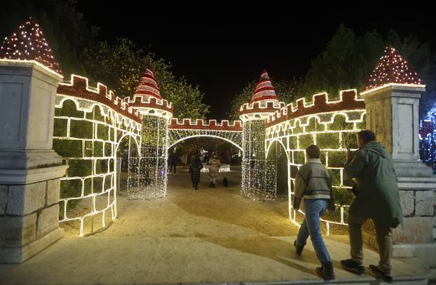 Šibenik: Šibenska Adventura zapo?ela koncertom Parnog valjka u perivoju Roberta Visianija