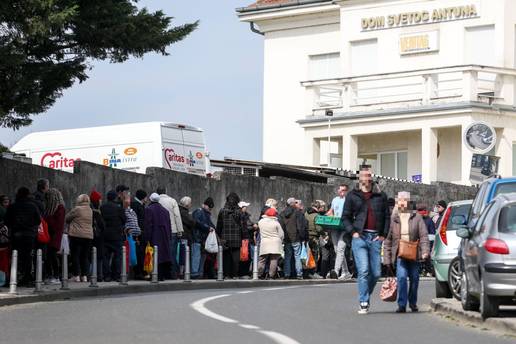 FOTO Veliki petak u pu&ccaron;kim kuhinjama: 'Na Svetom Duhu imamo spremnih 750 obroka'